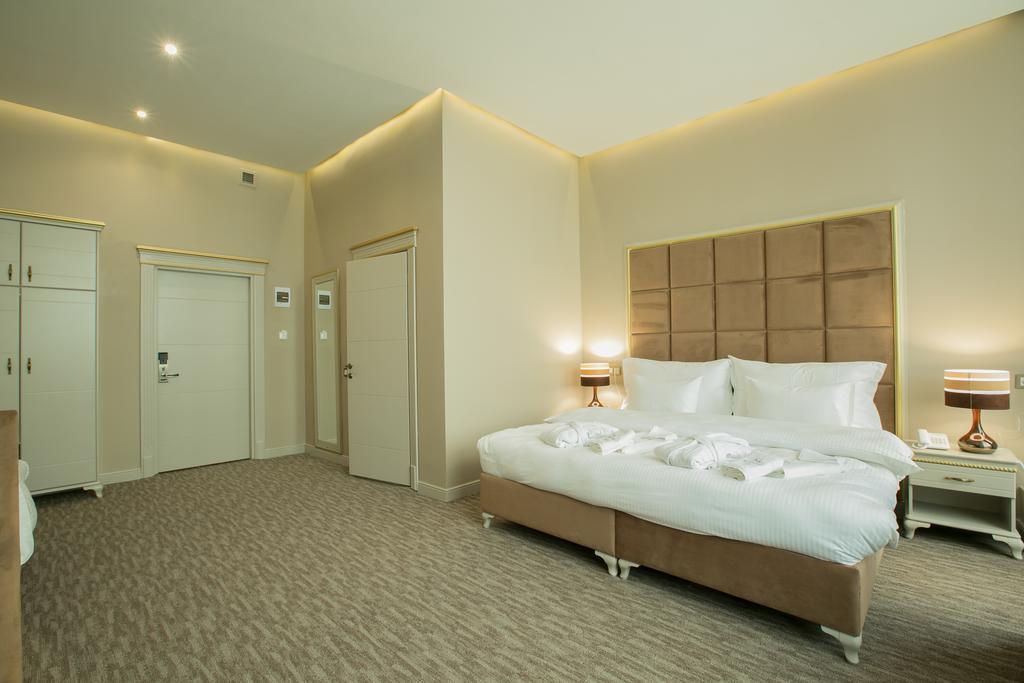 Grand Sapphire Hotel Almaty Extérieur photo