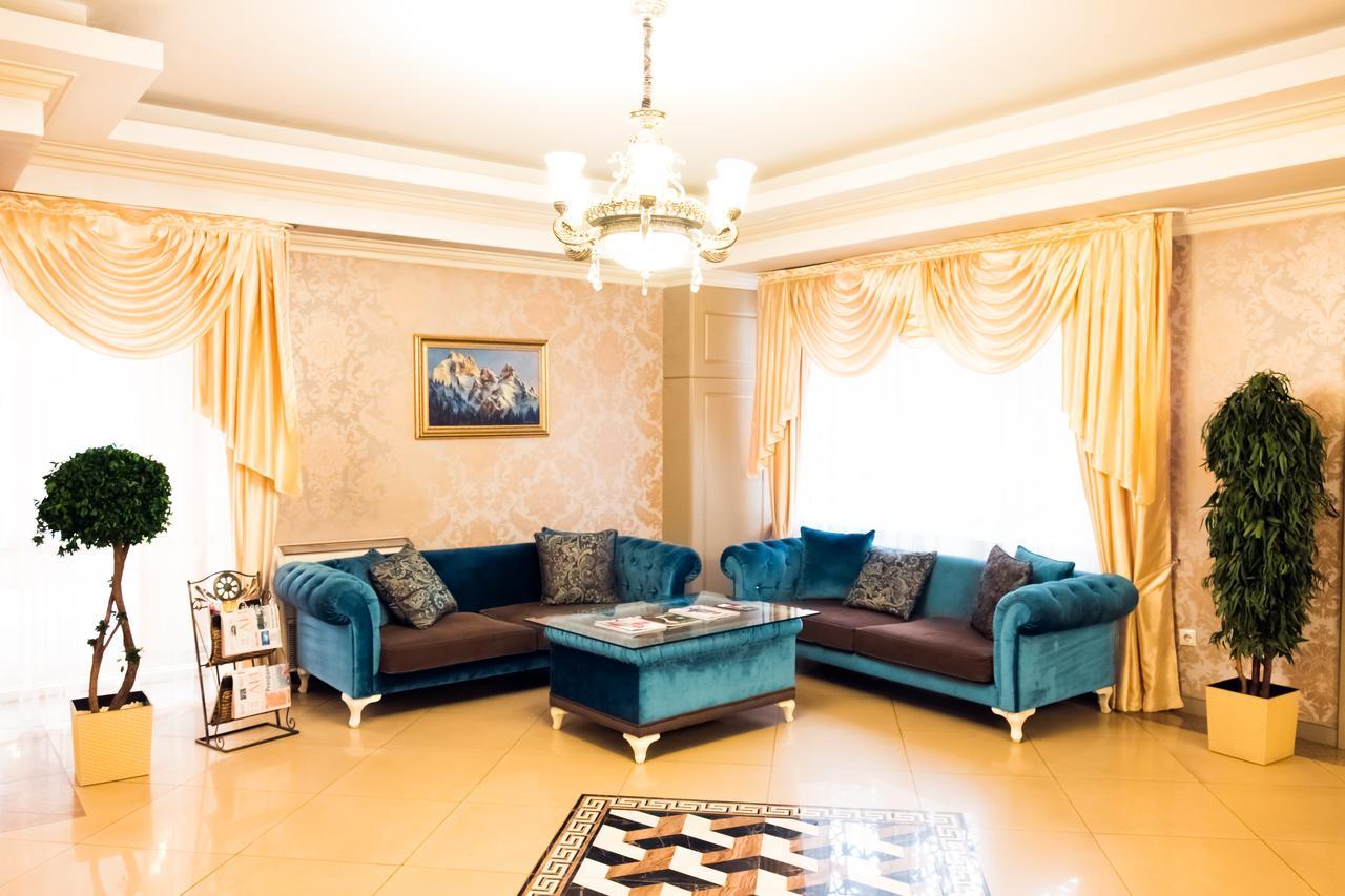 Grand Sapphire Hotel Almaty Extérieur photo